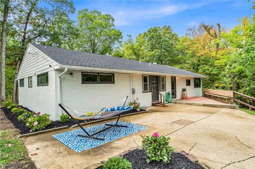 29 Skyview Dr, Seven Hills, OH, 44131-2813 | Card Image