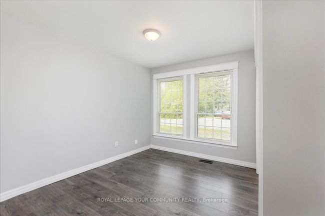 109 Maple Ave, House other with 2 bedrooms, 2 bathrooms and 6 parking in Sutton West ON | Image 9