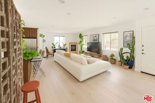 apt-8-1146 Hacienda Pl, West Hollywood, CA, 90069-2790 | Card Image