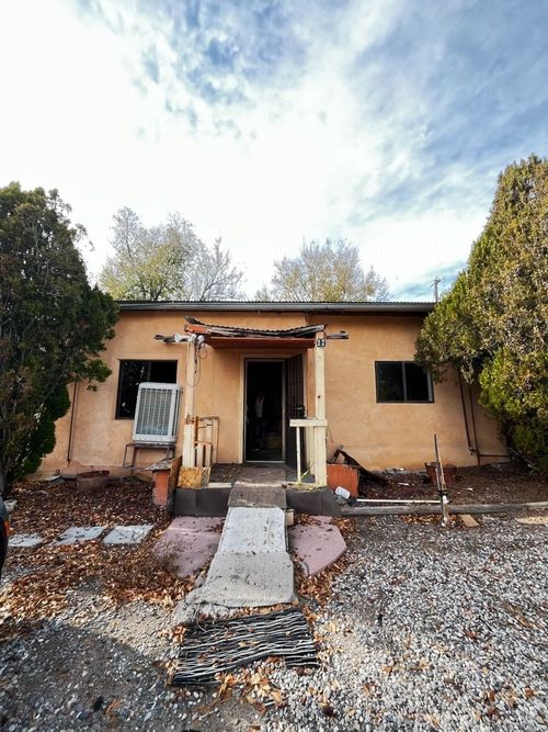 17 County Road 144, Alcalde, NM, 87511-8810 | Card Image
