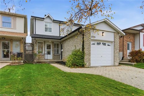 2333 Malcolm Cres, Burlington, ON, L7P4G9 | Card Image