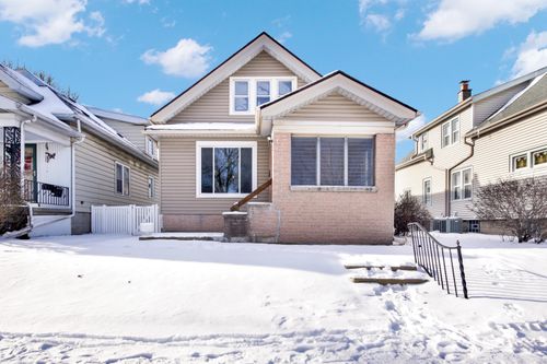 2065 S 71st St, WEST ALLIS, WI, 53219-1204 | Card Image