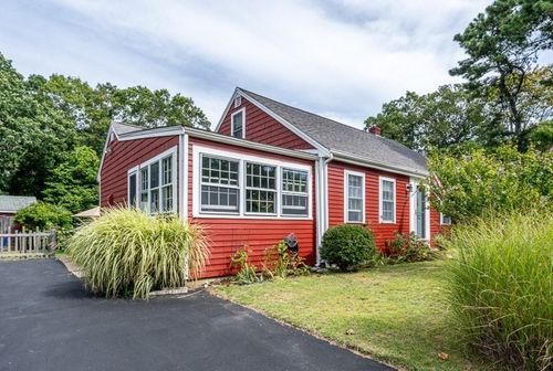 28 Bumpus Rd, Hyannis, MA, 02601-2806 | Card Image