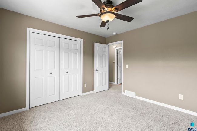 1313 W Creekside Dr, House other with 5 bedrooms, 3 bathrooms and null parking in Brandon SD | Image 16