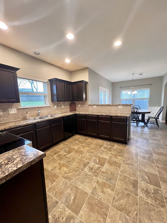 8008 Tiger Ct, House other with 3 bedrooms, 3 bathrooms and 2 parking in Spring Hill TN | Image 5