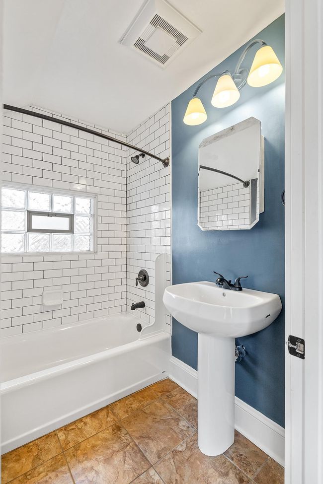 Bathroom | Image 19