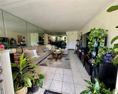 304-16518 Ne 26th Ave, North Miami Beach, FL, 33160-4021 | Card Image