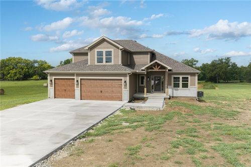 17924 235th St, Tonganoxie, KS, 66086-2202 | Card Image