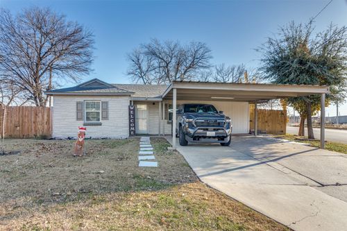 9225 N Dodson Dr, White Settlement, TX, 76108-2607 | Card Image