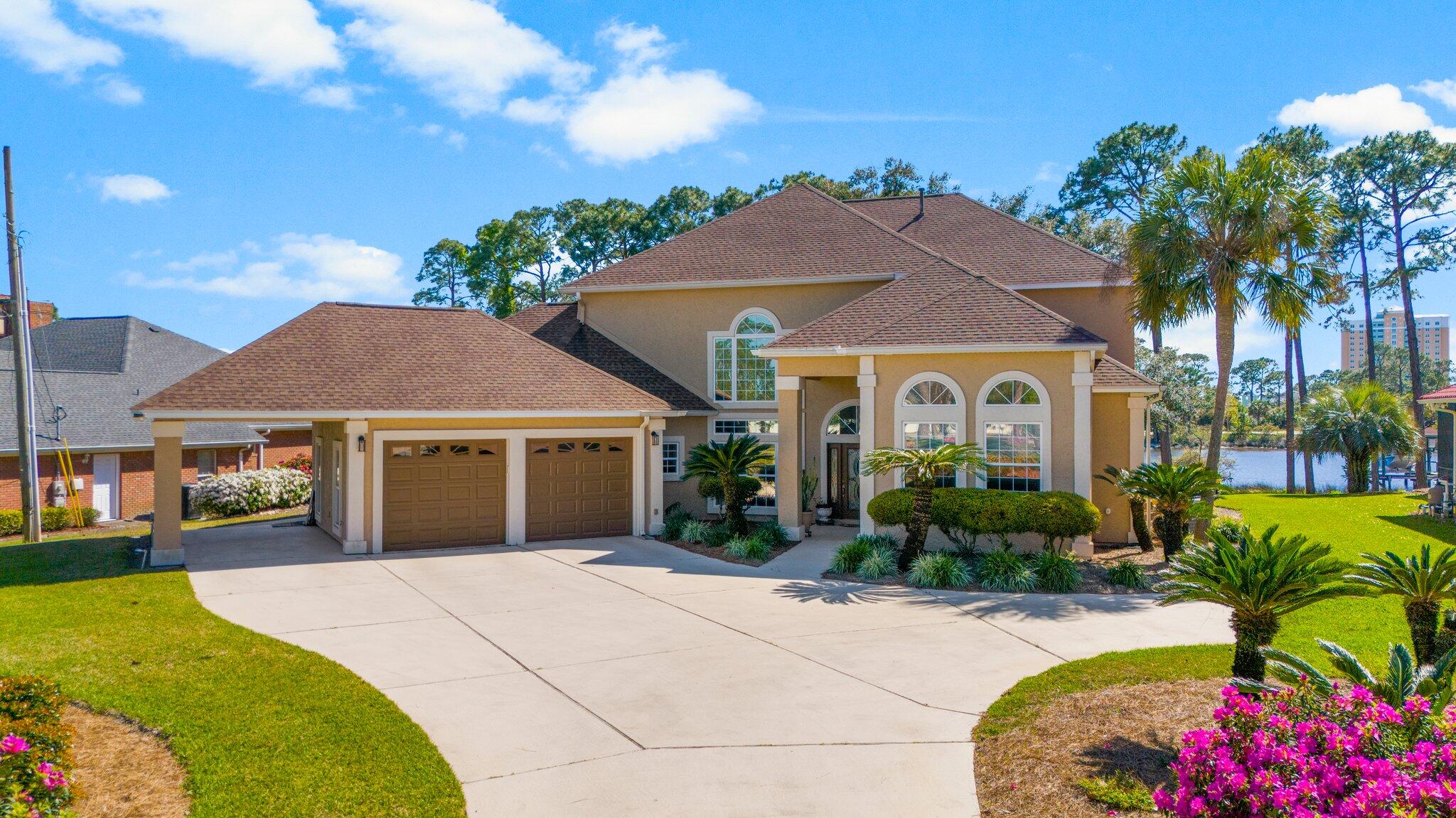Lagoon Dr, Panama City, FL 32408