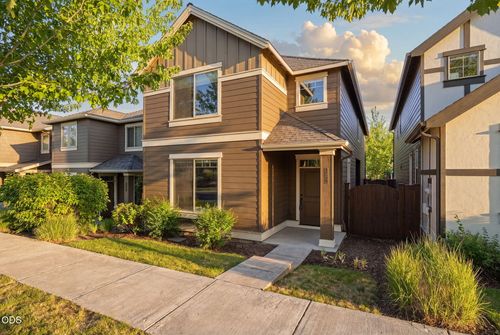 20745 Ne Comet Ln, Bend, OR, 97701-3402 | Card Image