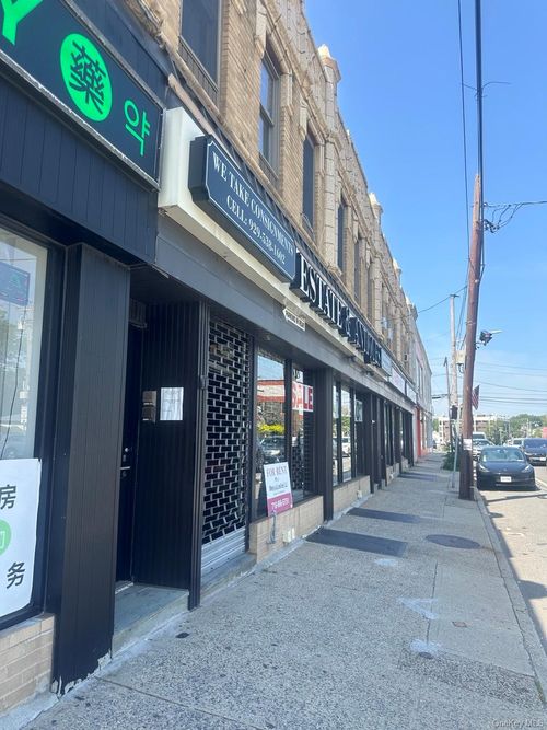 7 Northern Blvd, Great Neck, NY, 11021-4044 | Card Image