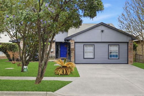 8104 Forest Bow, Live Oak, TX, 78233-4396 | Card Image