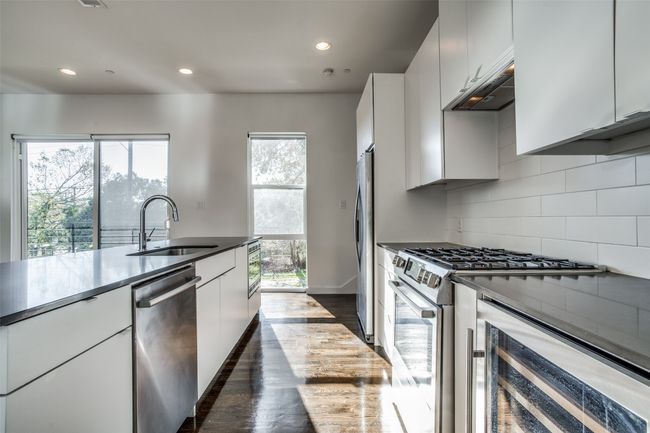 E - 4901 Live Oak St, Townhouse with 2 bedrooms, 3 bathrooms and null parking in Dallas TX | Image 13