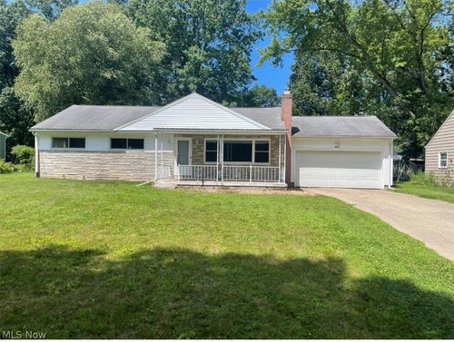 3364 Glen Oaks Dr, Youngstown, OH, 44511-2030 | Card Image