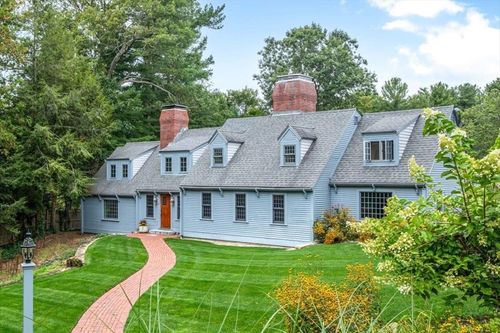 2 Diamond St, Norfolk, MA, 02056-1518 | Card Image