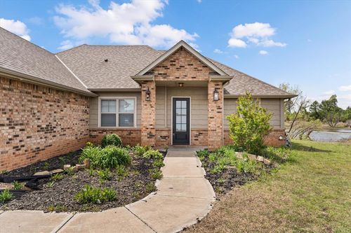 15 Blue Meadow Dr, Elgin, OK, 73538-3859 | Card Image