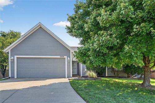 32626 W 171st St, Gardner, KS, 66030-9242 | Card Image