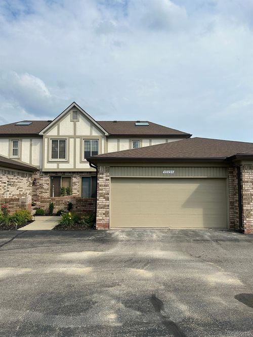 49234 Alma Ct, Shelby Twp, MI, 48315-3900 | Card Image