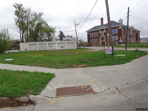 1306 Garfield St, Omaha, NE, 68107-2252 | Card Image
