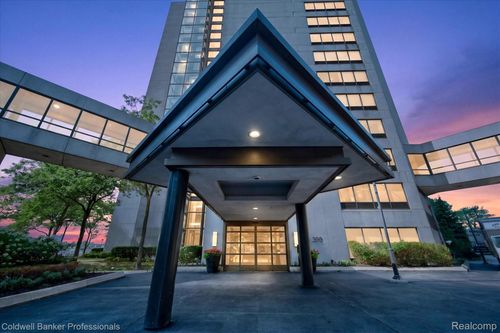 14-g-1001 W JEFFERSON Riverfront Drive, Detroit, MI, 48226 | Card Image