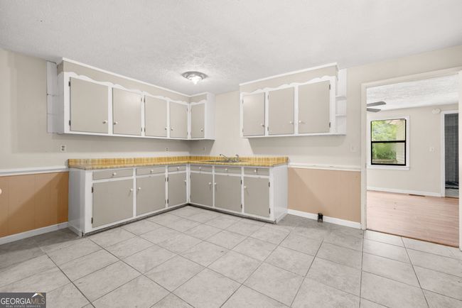 1813 W Currahee St, House other with 3 bedrooms, 2 bathrooms and null parking in Toccoa GA | Image 8