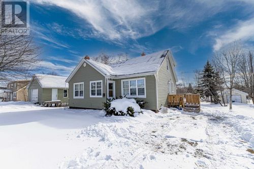 32 Confederation St, Charlottetown, PE, C1A5V4 | Card Image