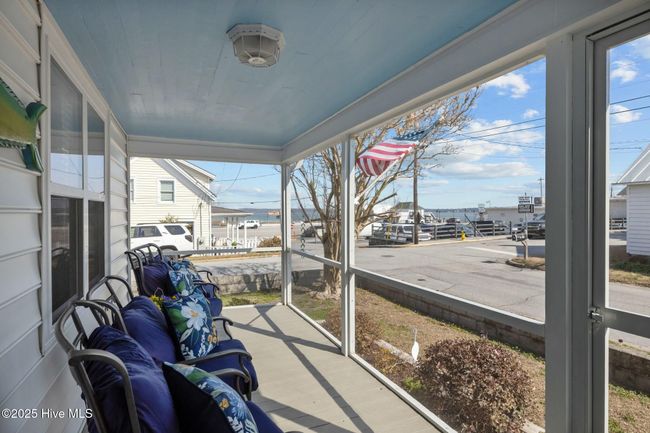 106 S Water St, House other with 6 bedrooms, 5 bathrooms and null parking in Swansboro NC | Image 43