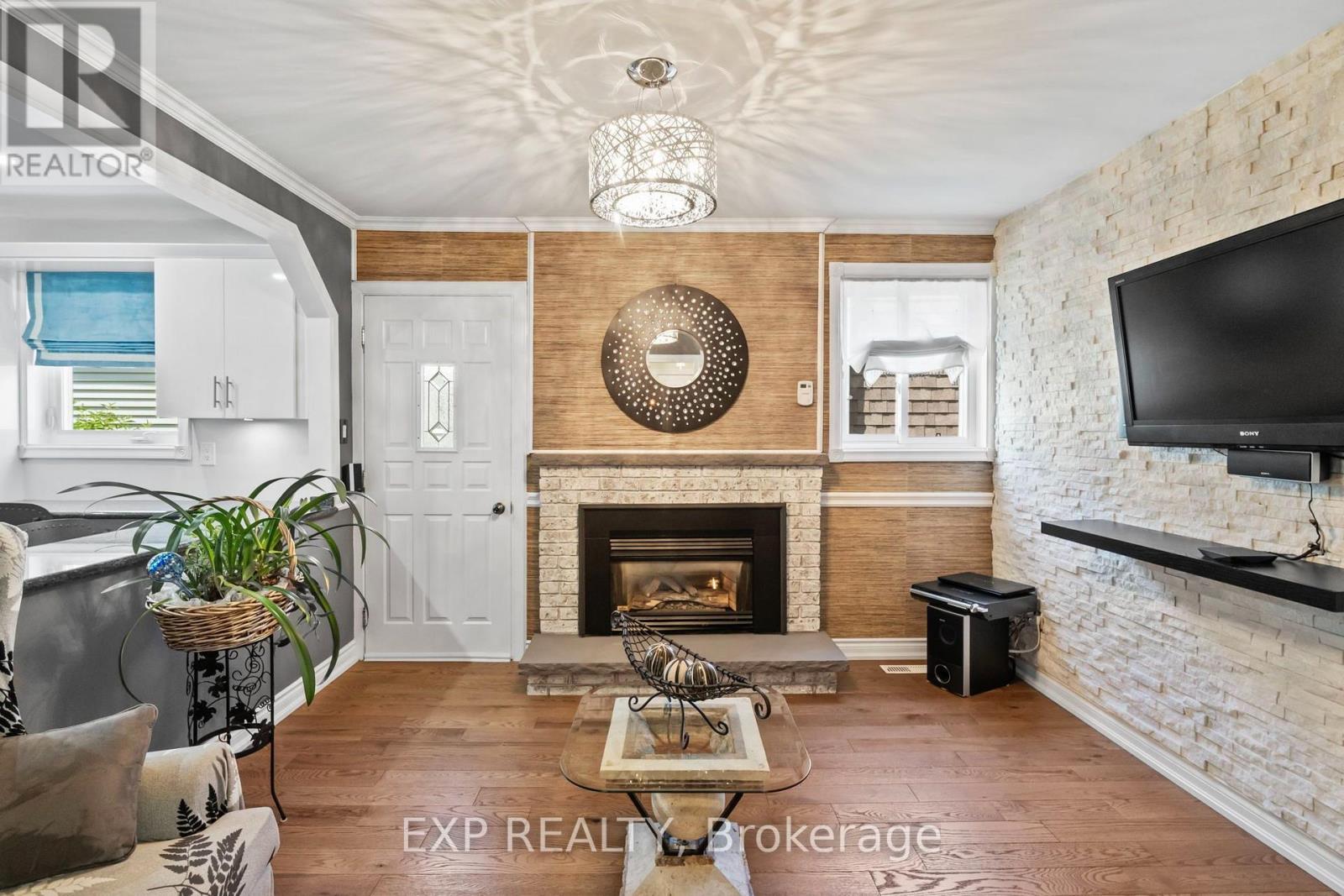 Residential in Markham (German Mills) 3