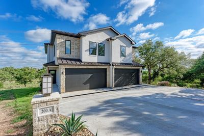 200 Right Lane, Townhouse with 3 bedrooms, 2 bathrooms and null parking in Horseshoe Bay TX | Image 1