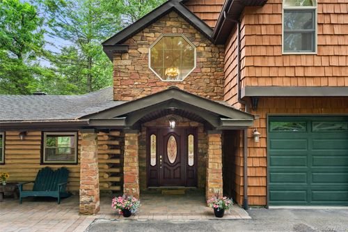 25 Cabin Ridge Rd, Chappaqua, NY, 10514-2404 | Card Image