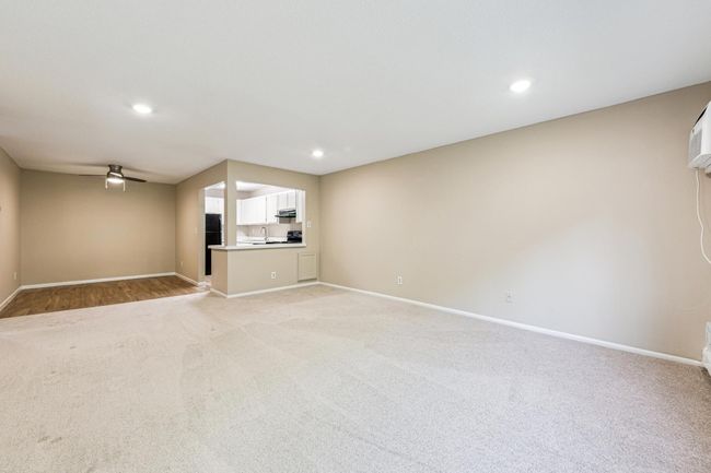 4_03_interior.jpg | Image 4