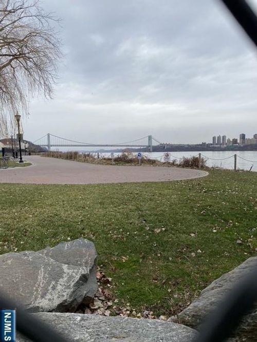 1111 River Rd, Edgewater, NJ, 07020-1335 | Card Image