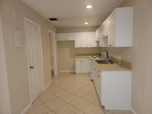 c-2002 S 10th St, Fort Pierce, FL, 34950-5355 | Card Image