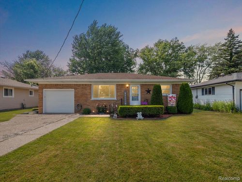 5514 Pointe Dr, East China, MI, 48054-4168 | Card Image