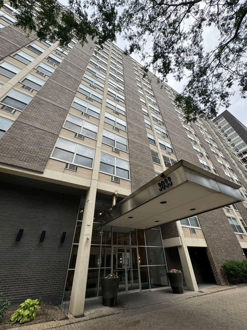 1505-3033 Sheridan Rd, Chicago, IL, 60657-5559 | Card Image