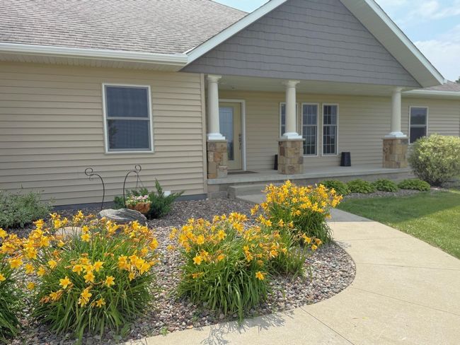 17216 County Road 5 Nw, House other with 5 bedrooms, 4 bathrooms and null parking in New London MN | Image 12