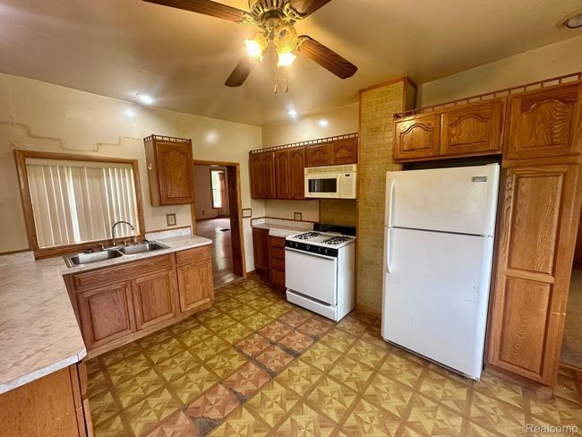 1 1 St St, House other with 3 bedrooms, 1 bathrooms and null parking in Yale MI | Image 11