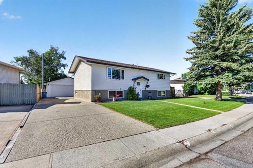 152 Maddock Way Ne, Calgary, AB, T2A3X3 | Card Image