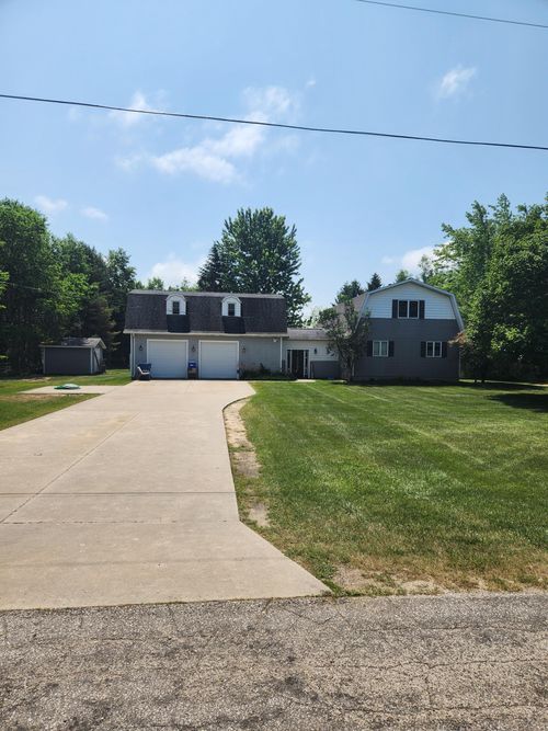 2323 Old Red Apple Rd, Manistee, MI, 49660-8950 | Card Image