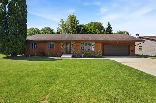 2025 W Harvest Drive, GRAND CHUTE, WI, 54914 | Card Image