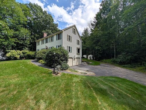 2 Nutfield Dr, Londonderry, NH, 03053-2651 | Card Image