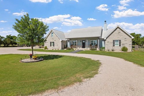 139 Armory Rd, Fredericksburg, TX, 78624-3297 | Card Image