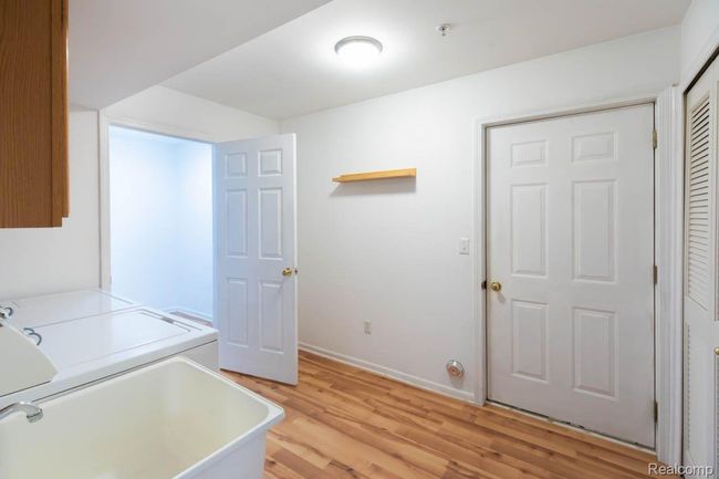 28460 Carlton Way Dr, Condo with 2 bedrooms, 2 bathrooms and null parking in Novi MI | Image 35