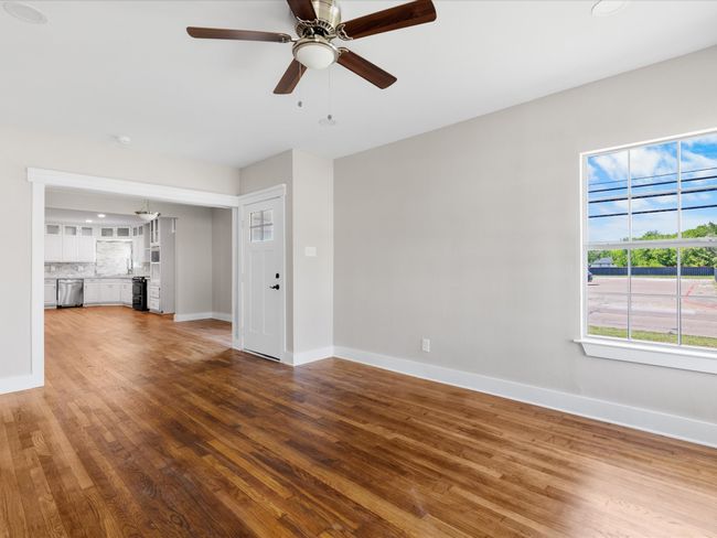1001 W Lampasas St, House other with 3 bedrooms, 2 bathrooms and null parking in Ennis TX | Image 5