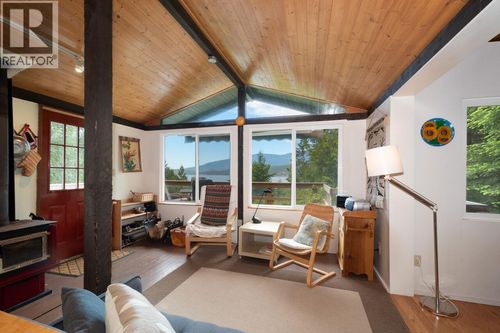 847 Captain'S Way, Bowen Island, BC, V0N1G2 | Card Image
