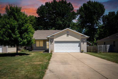 702 Woodridge Dr, Sherman, IL, 62684-9463 | Card Image