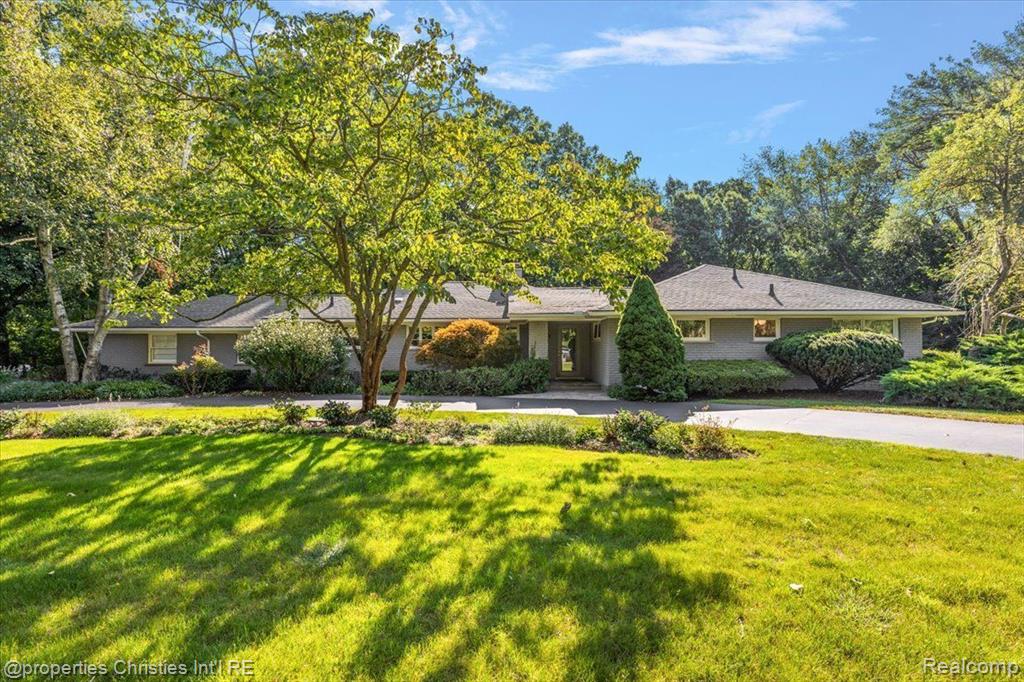Hersheyvale Dr, Franklin, MI 48025 #1