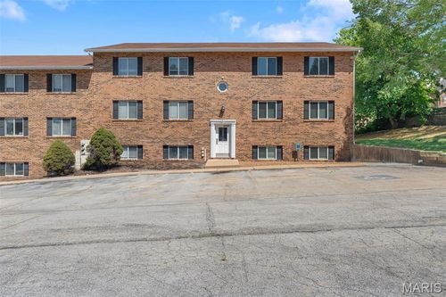 apt-102-11 Village West Ct, Washington, MO, 63090-1948 | Card Image