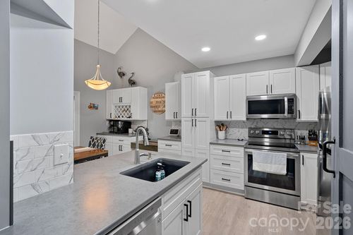f-19905 Henderson Rd, Cornelius, NC, 28031-5877 | Card Image